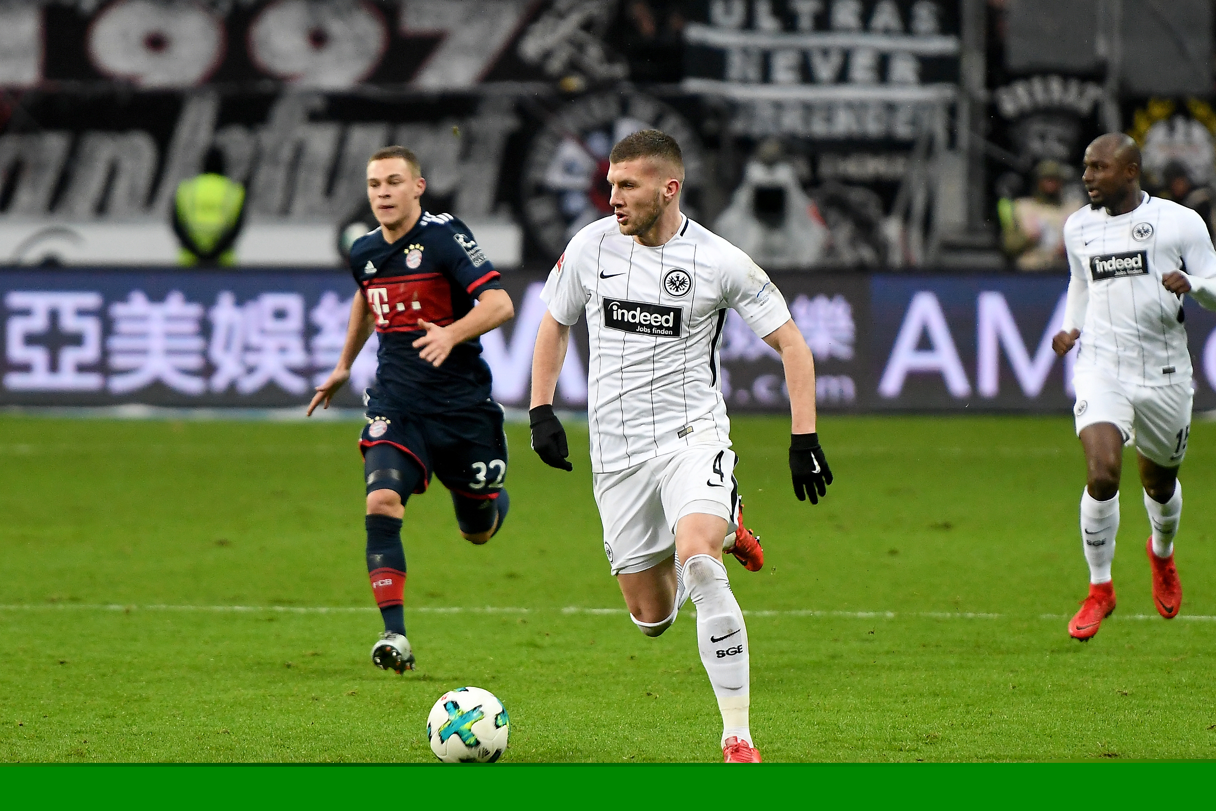 西甲赛场破门，巴尔德吉斩获巴萨生涯处子球（西甲建功，巴尔德吉收获巴萨生涯首球）