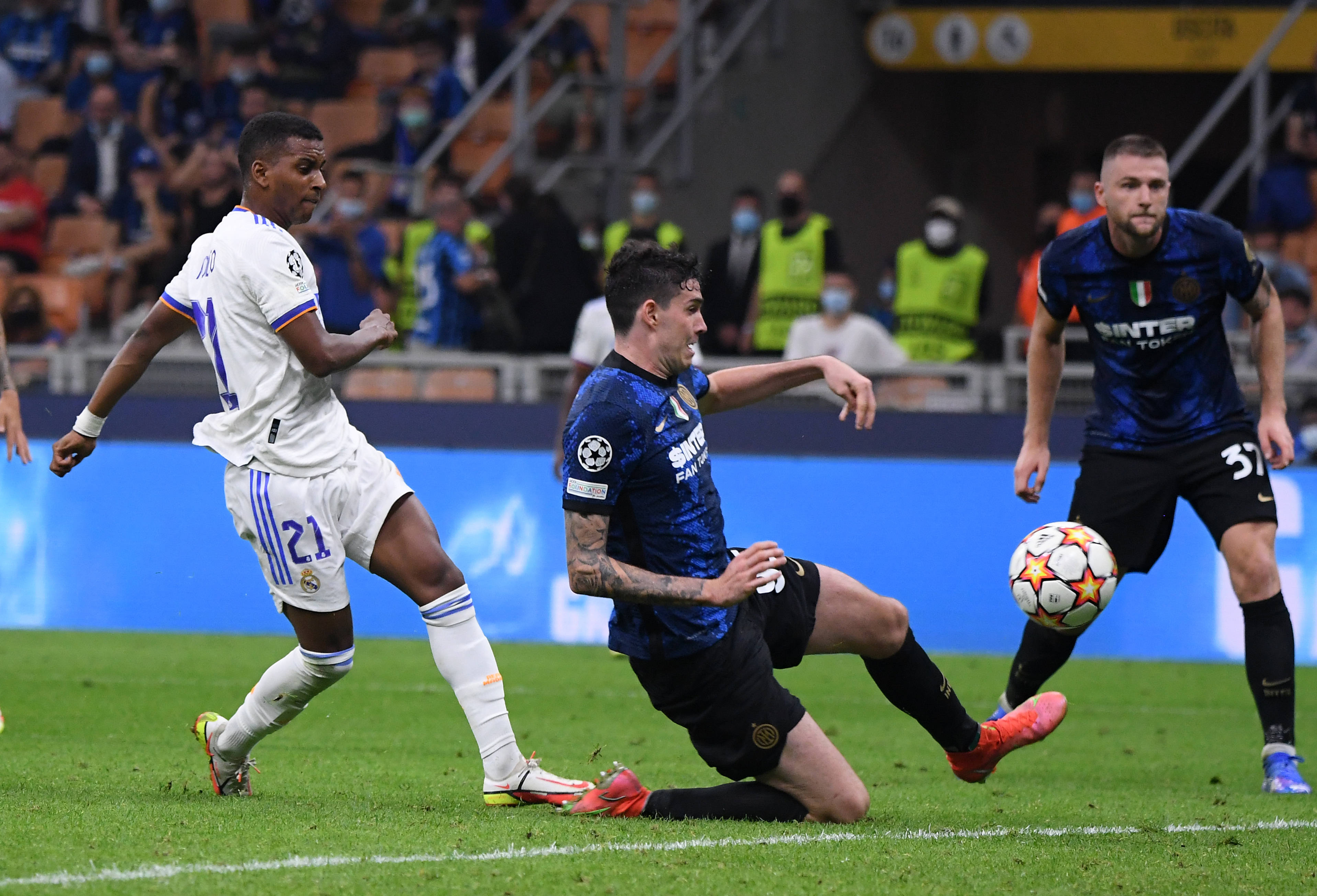 球星连续命中高难度投篮