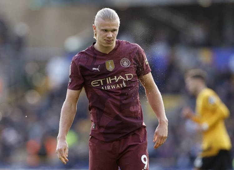 齐达内现身看台观战二儿子卢卡代表阿尔及利亚的非洲杯首秀（齐达内到场观战，见证次子卢卡代表阿尔及利亚完成非洲杯首秀）