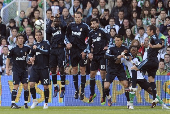 【头条】索菲·希纳斯赢得环球马术冠军赛布拉格季后赛1.50米级别比赛冠军