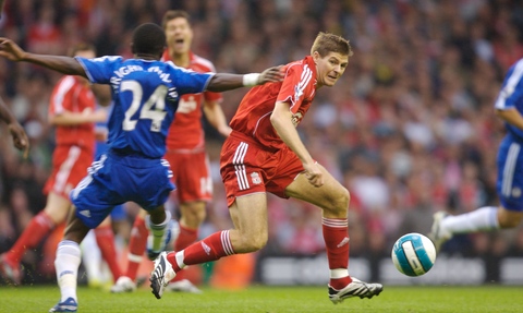 荷媒：一名费耶诺德球场安保欧联资格赛后遇袭，警方依然在调查中（荷媒：费耶诺德主场一名安保员在欧联资格赛后遭袭，警方仍在调查）