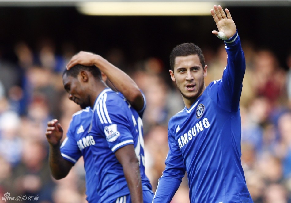 萨拉赫在社媒晒照庆祝圣诞节，被网友怒批背弃信仰（萨拉赫晒圣诞照惹争议：遭网友质疑违背信仰）